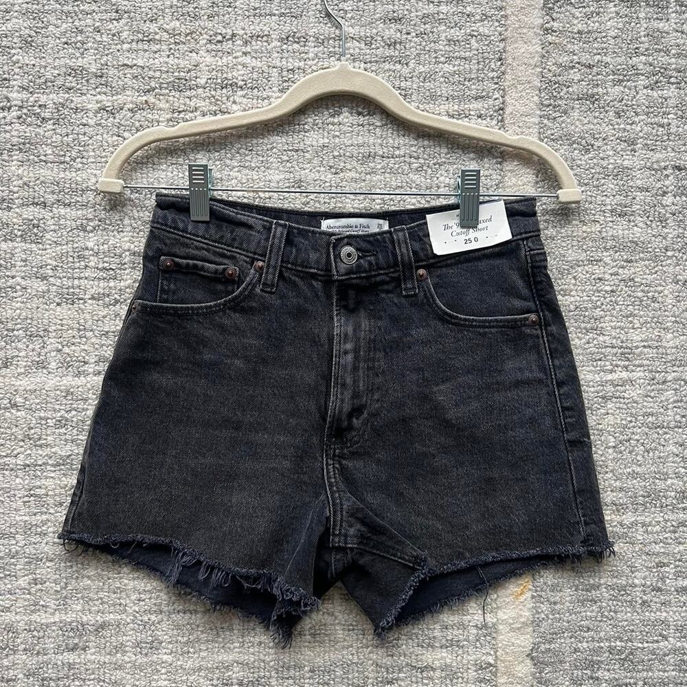 NWT Abercrombie & Fitch 90s Relaxed Cutoff Black black denim jean shorts size 25 - Picture 5 of 9